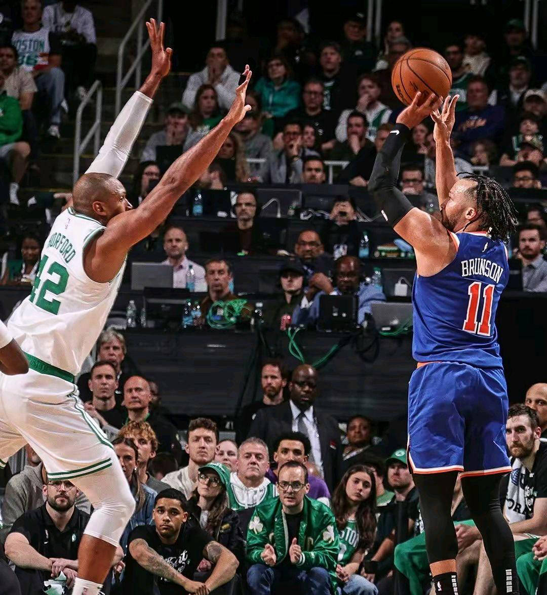 关于尼克斯队成功晋级，击败对手进入下一轮季后赛的信息