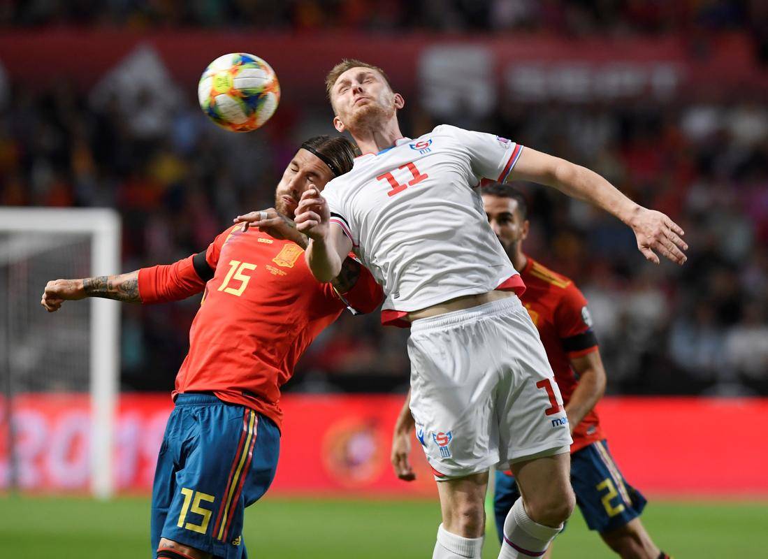 捷克客场惨败葡萄牙，提前泄气出局